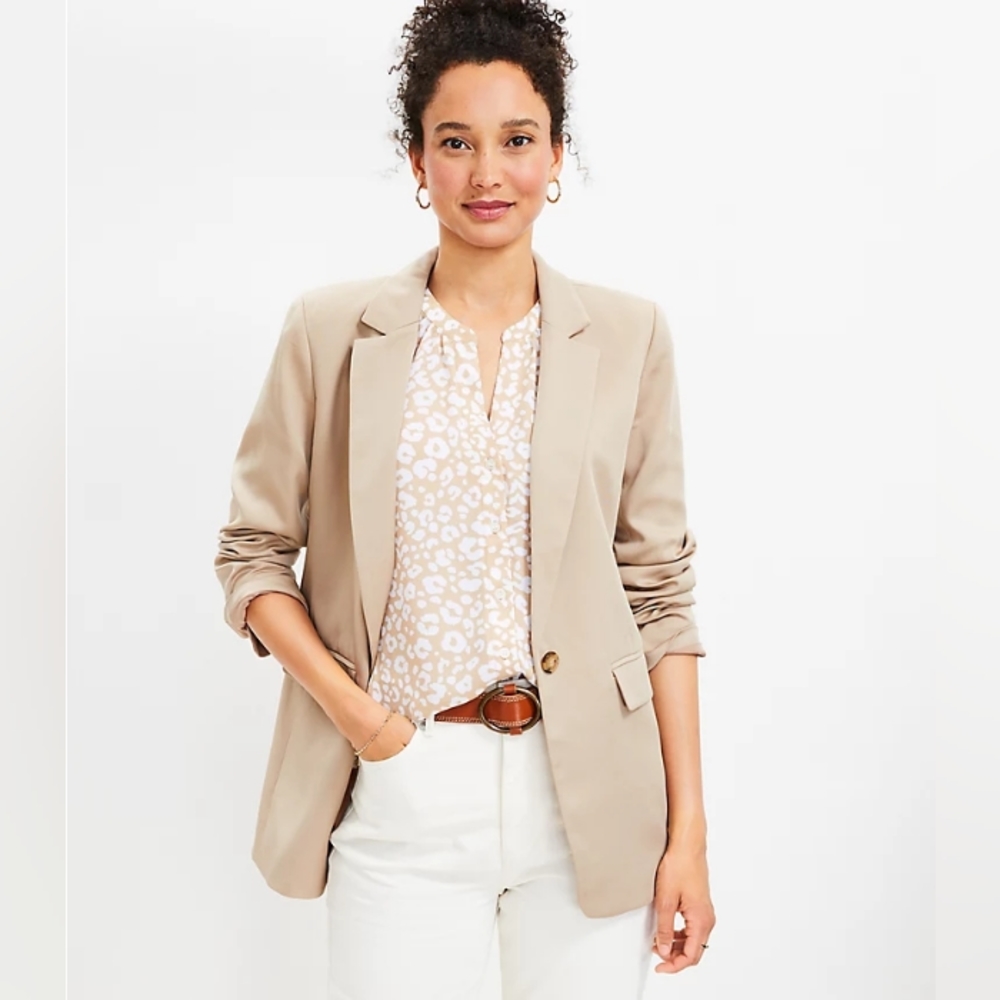∆ Ann Taylor Soft Beige Pleated Back Blazer- Size: 10P - Vintage- 1980's